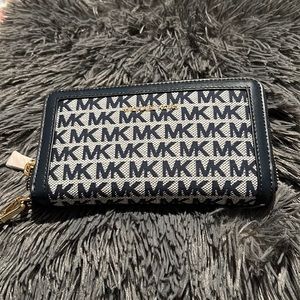 Michael Kors wristlet NWT